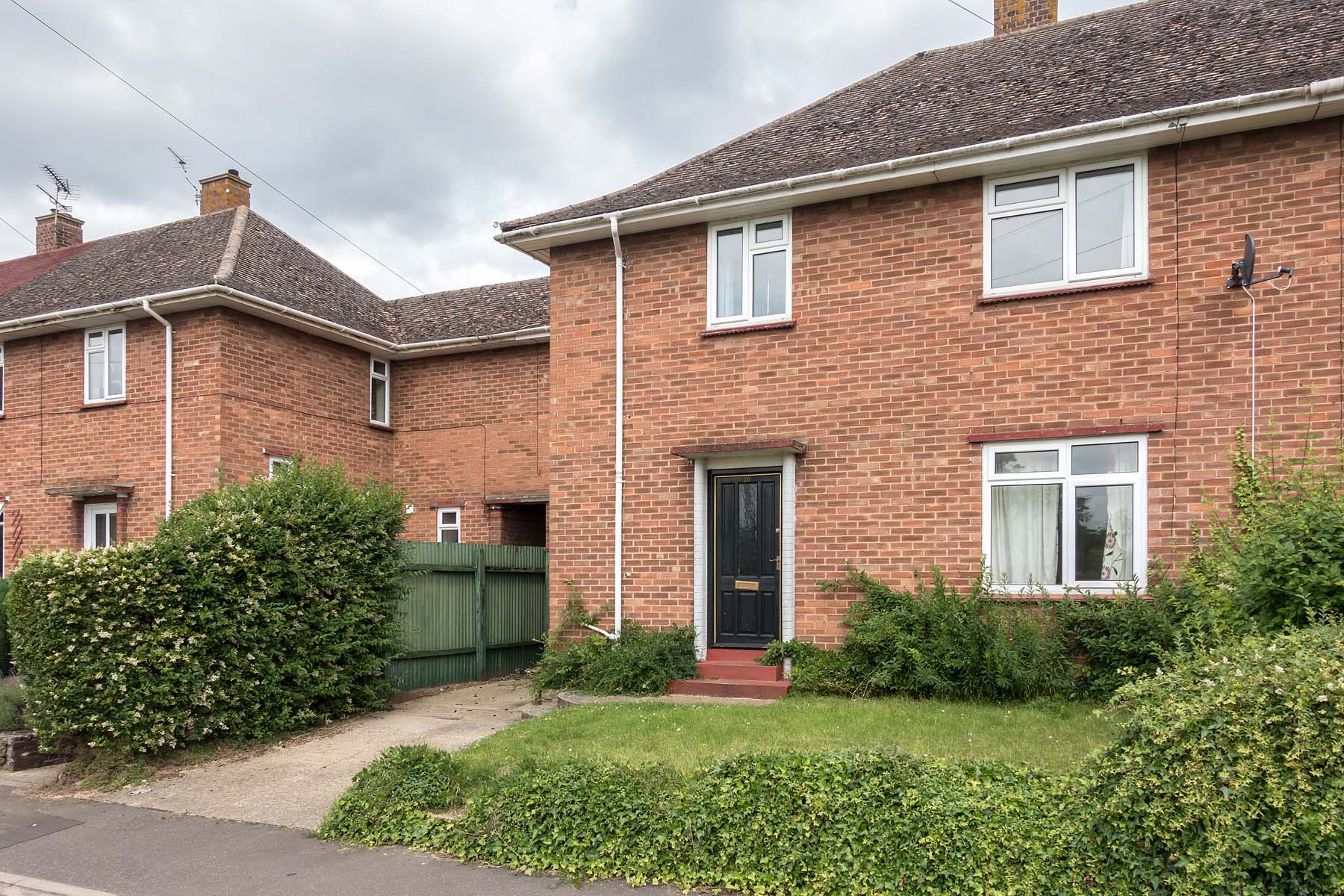 Red brick detached house