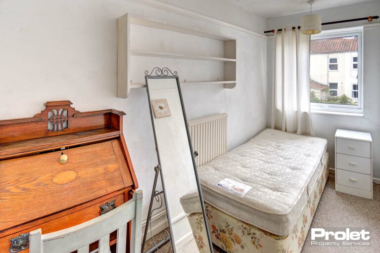 Bedroom with single bed and writing desk