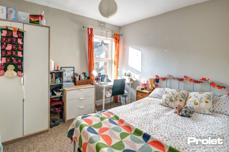 Double bedroom with desk, wardrobe, and chest of drawers