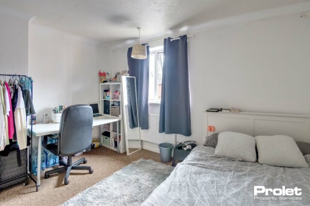 Large double bedroom with desk